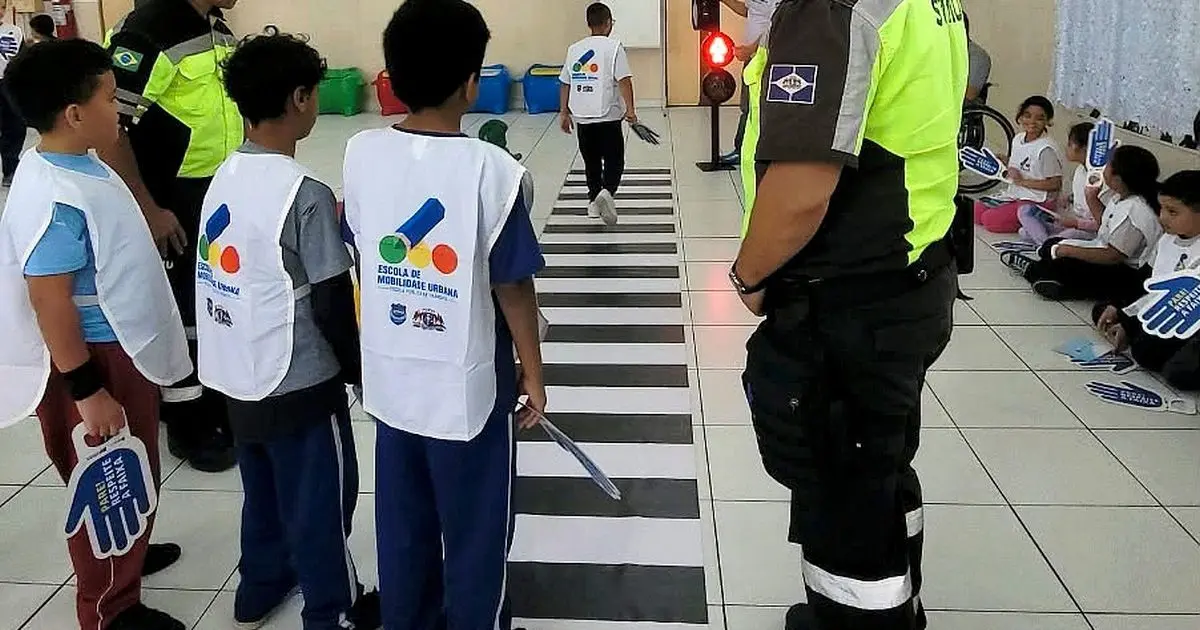 Ação educativa orienta crianças sobre segurança no trânsito em Guarulhos