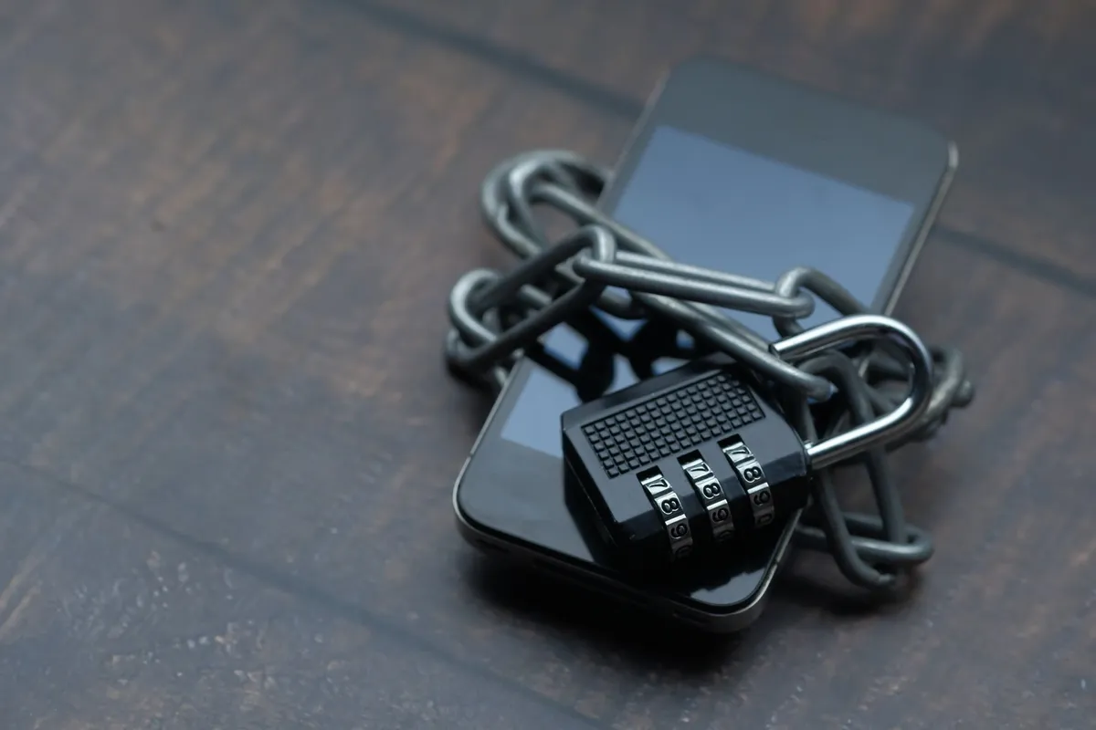 Celular roubado: entenda os riscos e os destinos dos aparelhos