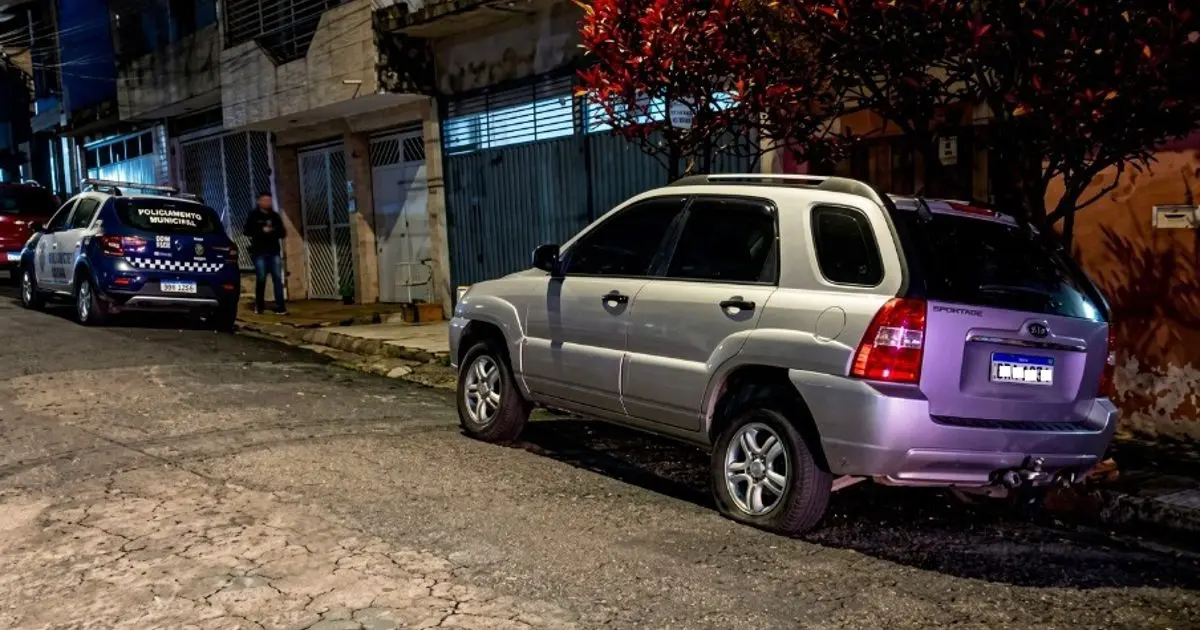 Carro furtado em Itaquaquecetuba é recuperado pela GCM em Guarulhos