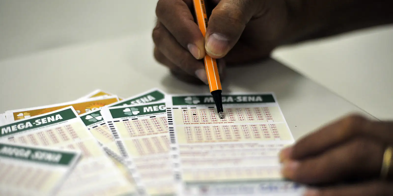 Mega-Sena acumula e prêmio sobe para R$ 170 milhões