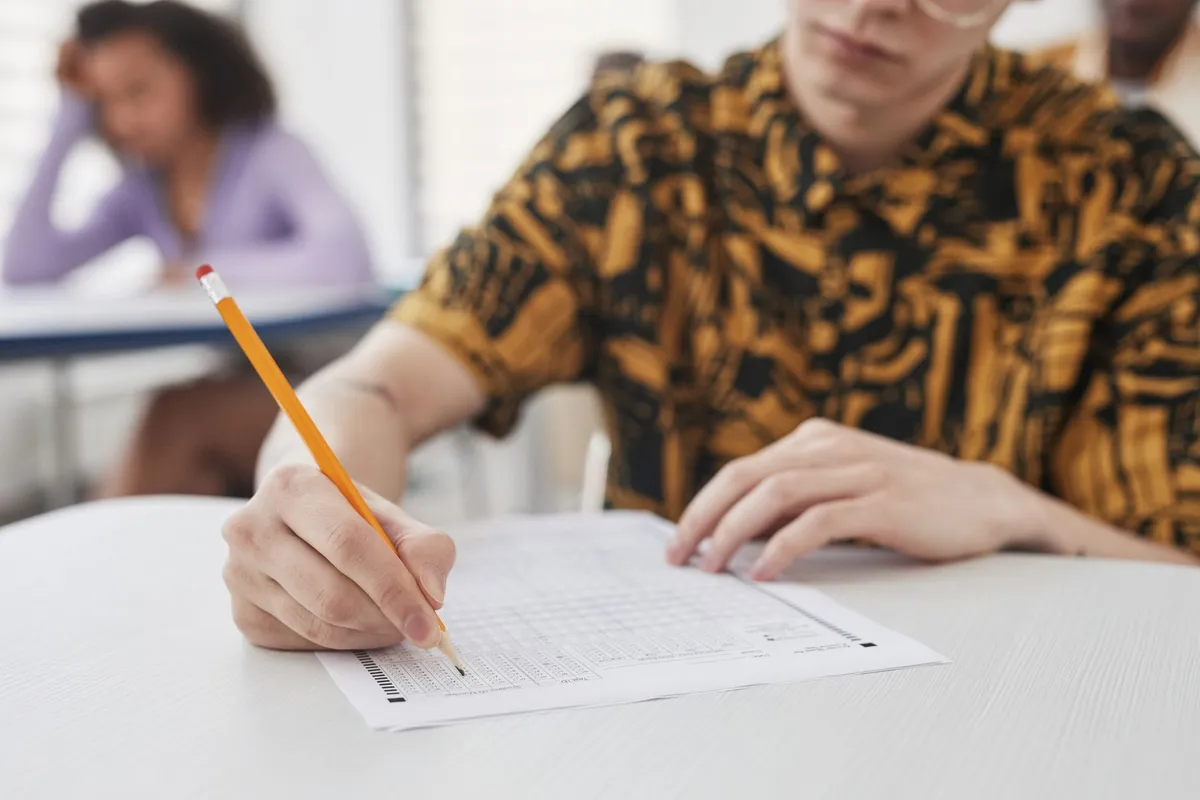 Prazo para escolher idioma do Enem 2026 termina neste domingo